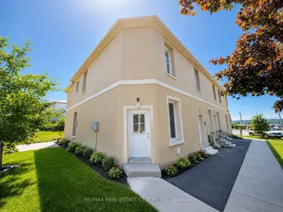 Att/Row/Townhouse in Hamilton