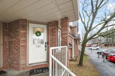 Condo Townhouse in Hunt Club - South Keys and Area