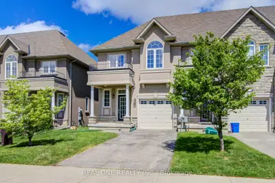 Att/Row/Townhouse in Hamilton