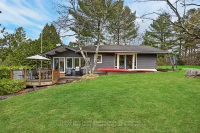 Detached in Whitestone