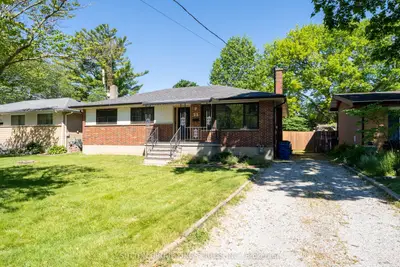 Detached in Chatham-Kent