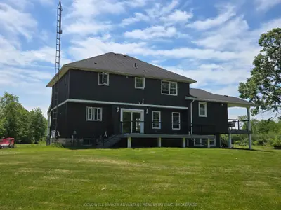 Detached in Niagara Falls