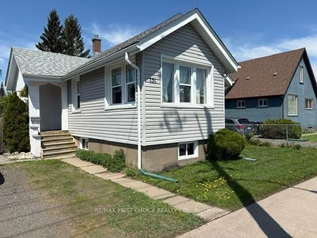 Detached in Thunder Bay