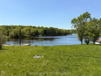 Detached in McKellar