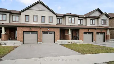 Att/Row/Townhouse in Hamilton
