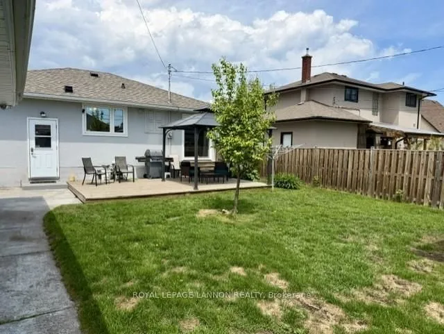 Detached in Thunder Bay