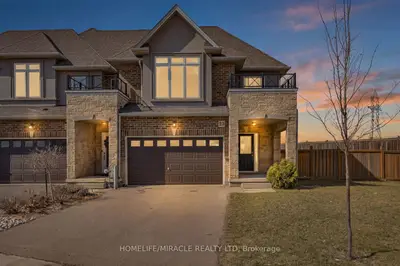 Att/Row/Townhouse in Hamilton