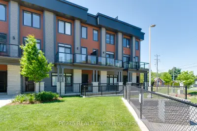 Condo Townhouse in Brant