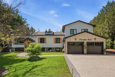 Detached in Puslinch