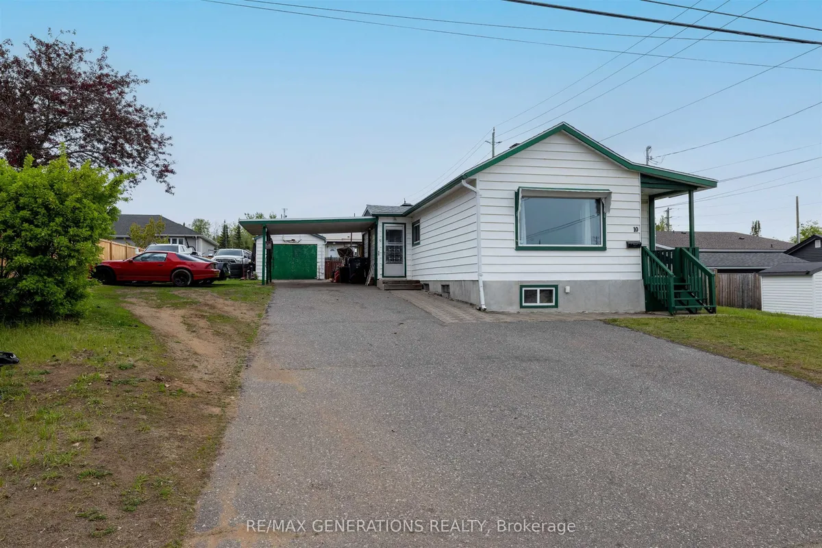 Detached in Thunder Bay