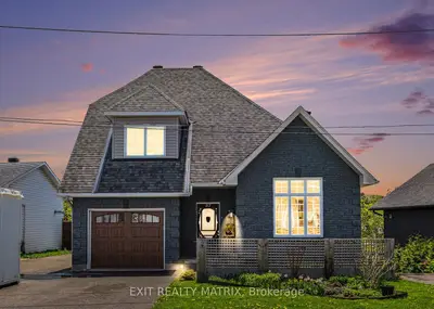 Detached in Russell