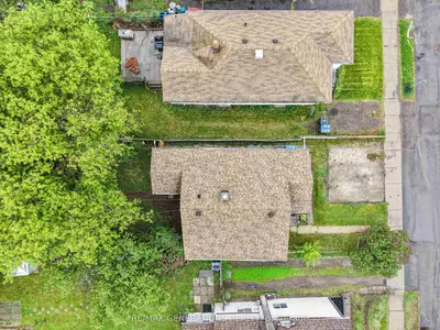 Detached in Thunder Bay
