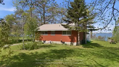 40 Mayne Lane, Prince Edward County, On K0k 2t0