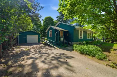 Detached in Addington Highlands