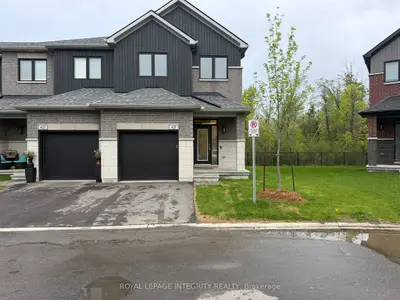 Att/Row/Townhouse in Blossom Park - Airport and Area