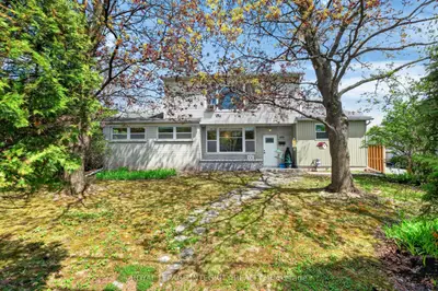 Detached in Beacon Hill North - South and Area