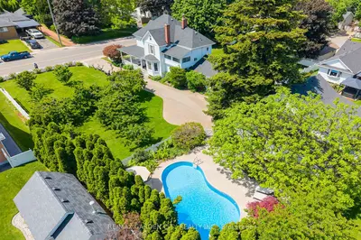 24-26 Maple Avenue, Grimsby, On L3m 3b6