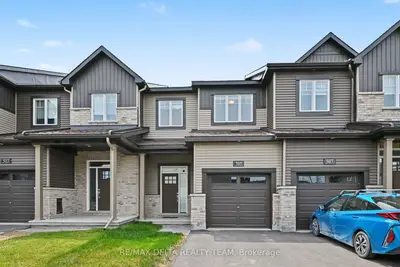 Att/Row/Townhouse in Orleans - Cumberland and Area