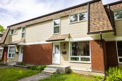 Condo Townhouse in Kanata