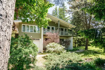 Detached in Blue Mountains