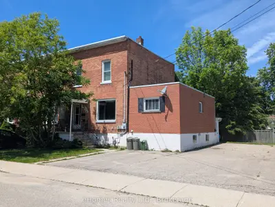 Triplex in Owen Sound