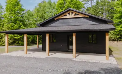 Detached in Lanark Highlands