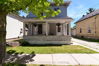 Detached in Wilmot