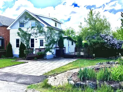 Detached in North Bay