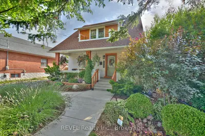 Detached in Niagara Falls