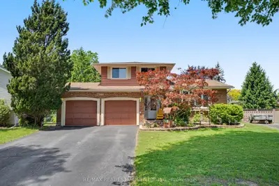 Detached in Niagara Falls