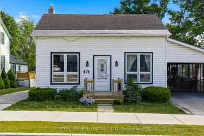 Detached in North Perth