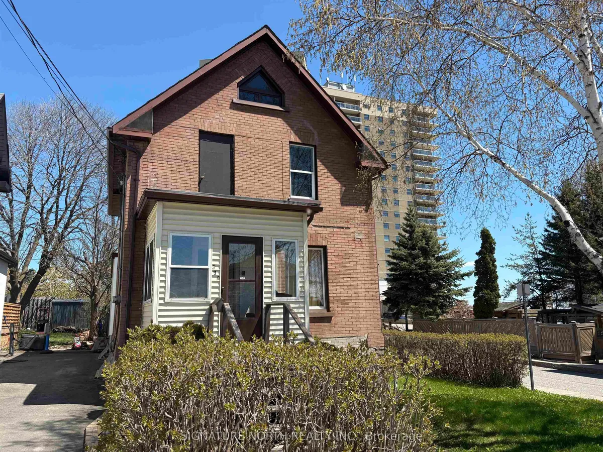 Detached in Thunder Bay