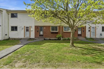 Condo Townhouse in Belleville