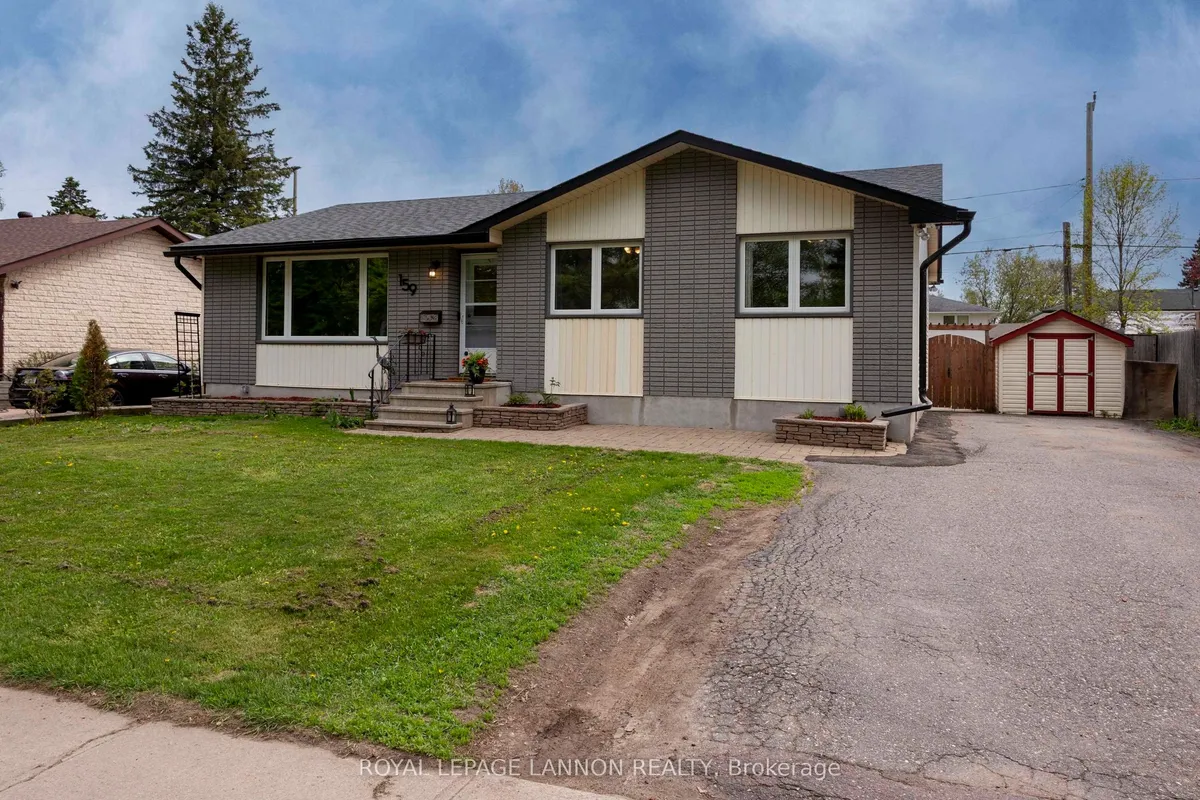 Detached in Thunder Bay