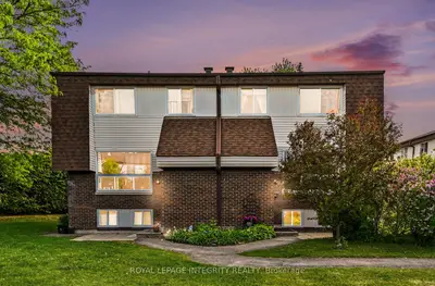Condo Townhouse in Bells Corners and South to Fallowfield