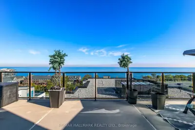Condo Apartment in Grimsby