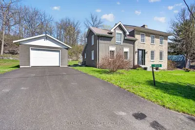 Detached in Frontenac