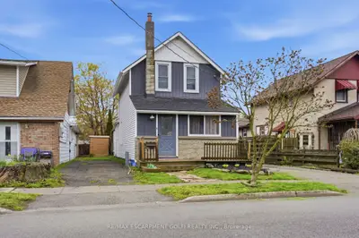 Detached in Port Colborne