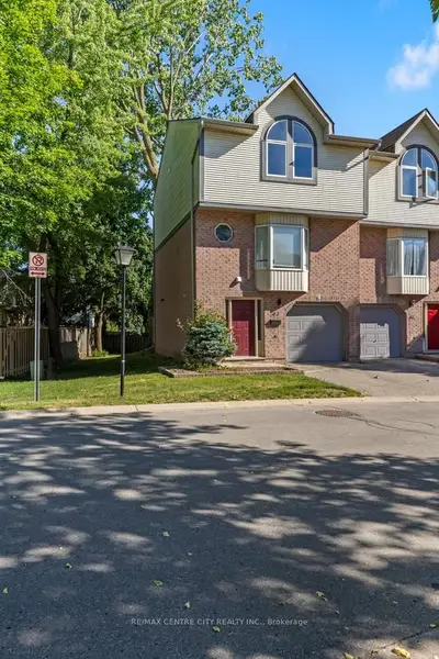 Condo Townhouse in London South