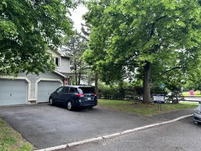 Condo Townhouse in Parkway Park - Queensway Terrace S and Area