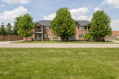 Condo Townhouse in Stratford