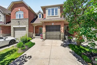 Att/Row/Townhouse in Hamilton