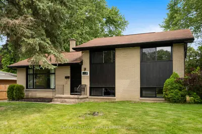 Detached in Brockville