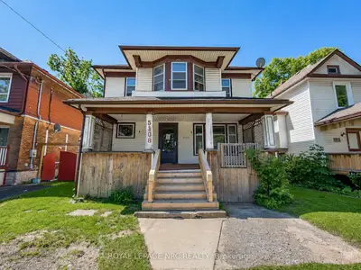 Detached in Niagara Falls