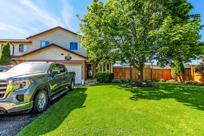 Att/Row/Townhouse in Woodstock