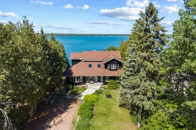 Detached in McNab/Braeside