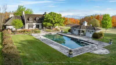 Detached in Blue Mountains