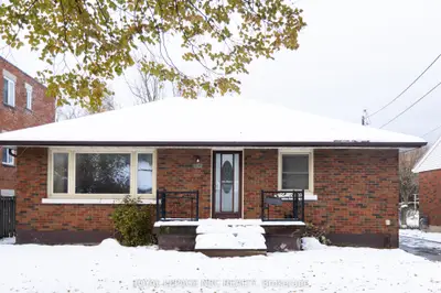 Detached in Niagara Falls