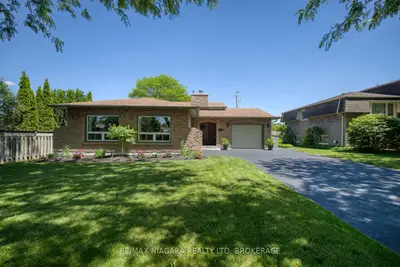 Detached in Niagara Falls