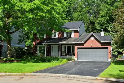 Detached in Russell